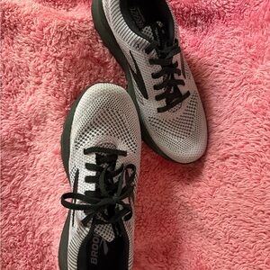 Brooks Women's Revel 5 Neutral Running Shoe